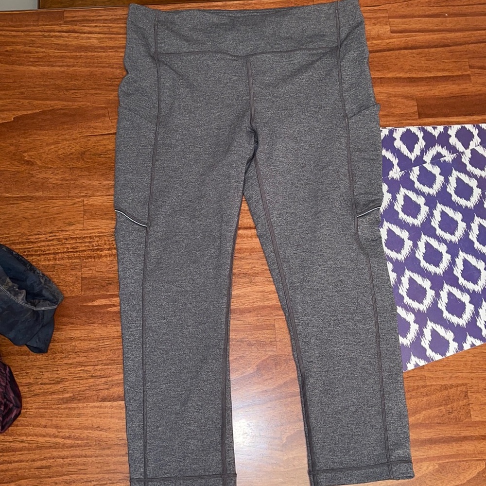 cropped grey lulu lemon leggings